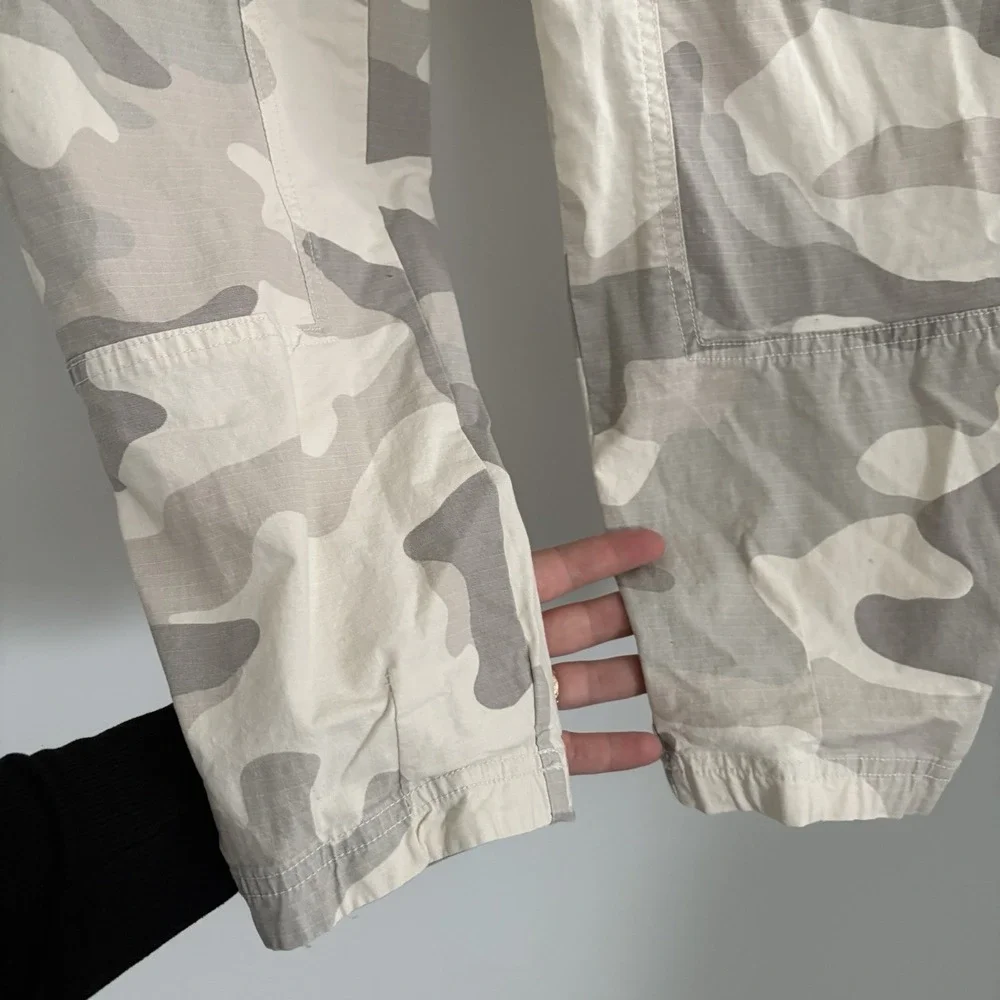 Columbia Women's Wallowa Cargo Camo Pants BeigeGrayWhite, Pocket zipper StrapSz8 - Picture 5 of 13